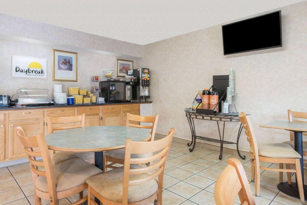 Days Inn By Wyndham Lenox Ma Εξωτερικό φωτογραφία