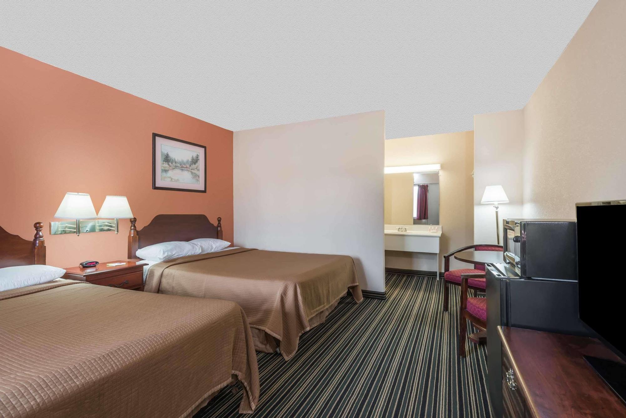 Days Inn By Wyndham Lenox Ma Εξωτερικό φωτογραφία