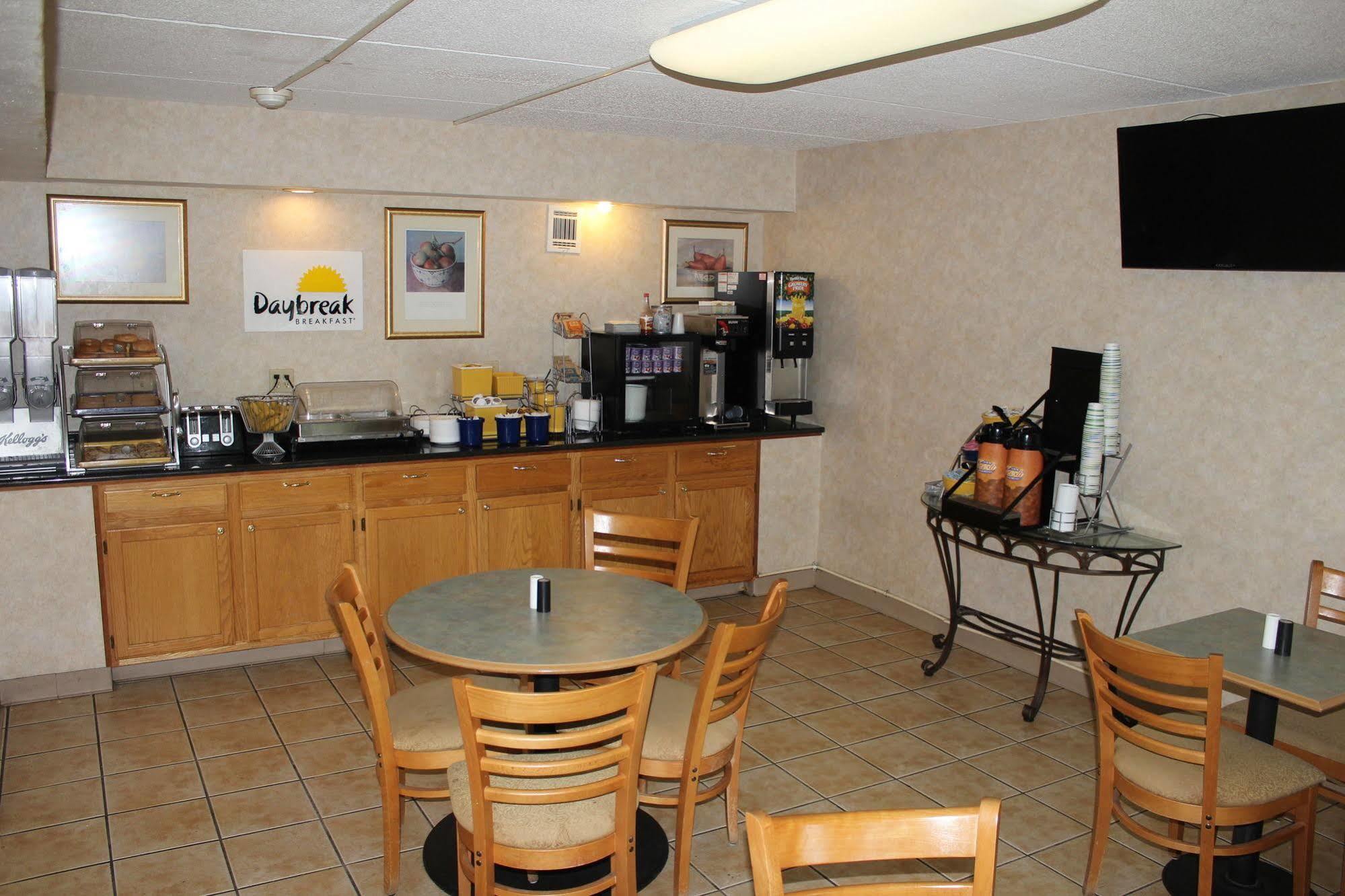 Days Inn By Wyndham Lenox Ma Εξωτερικό φωτογραφία