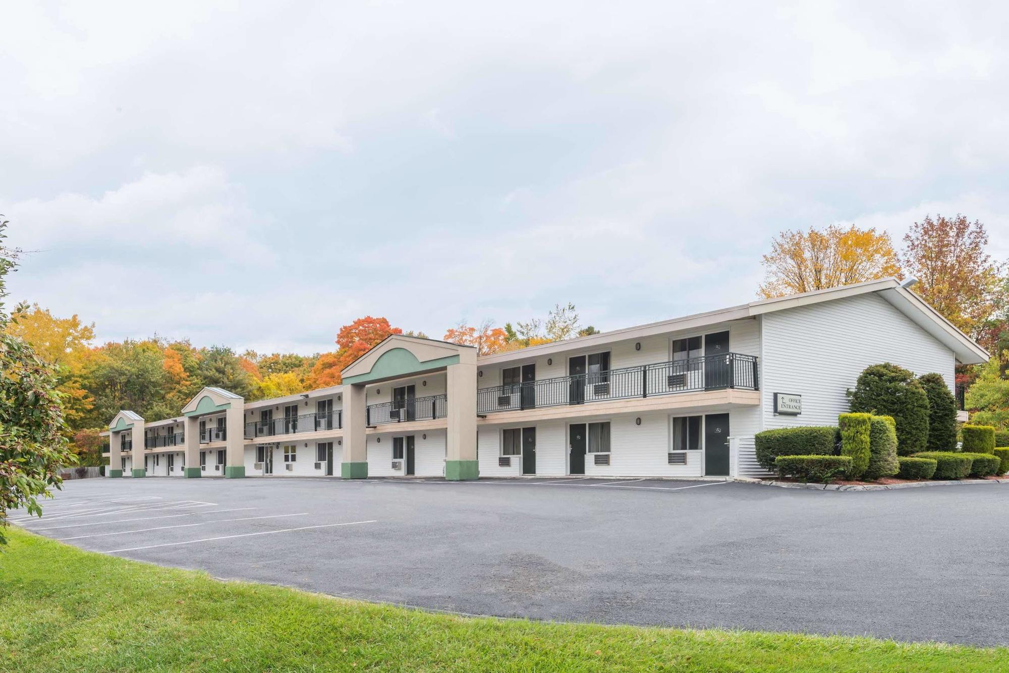 Days Inn By Wyndham Lenox Ma Εξωτερικό φωτογραφία