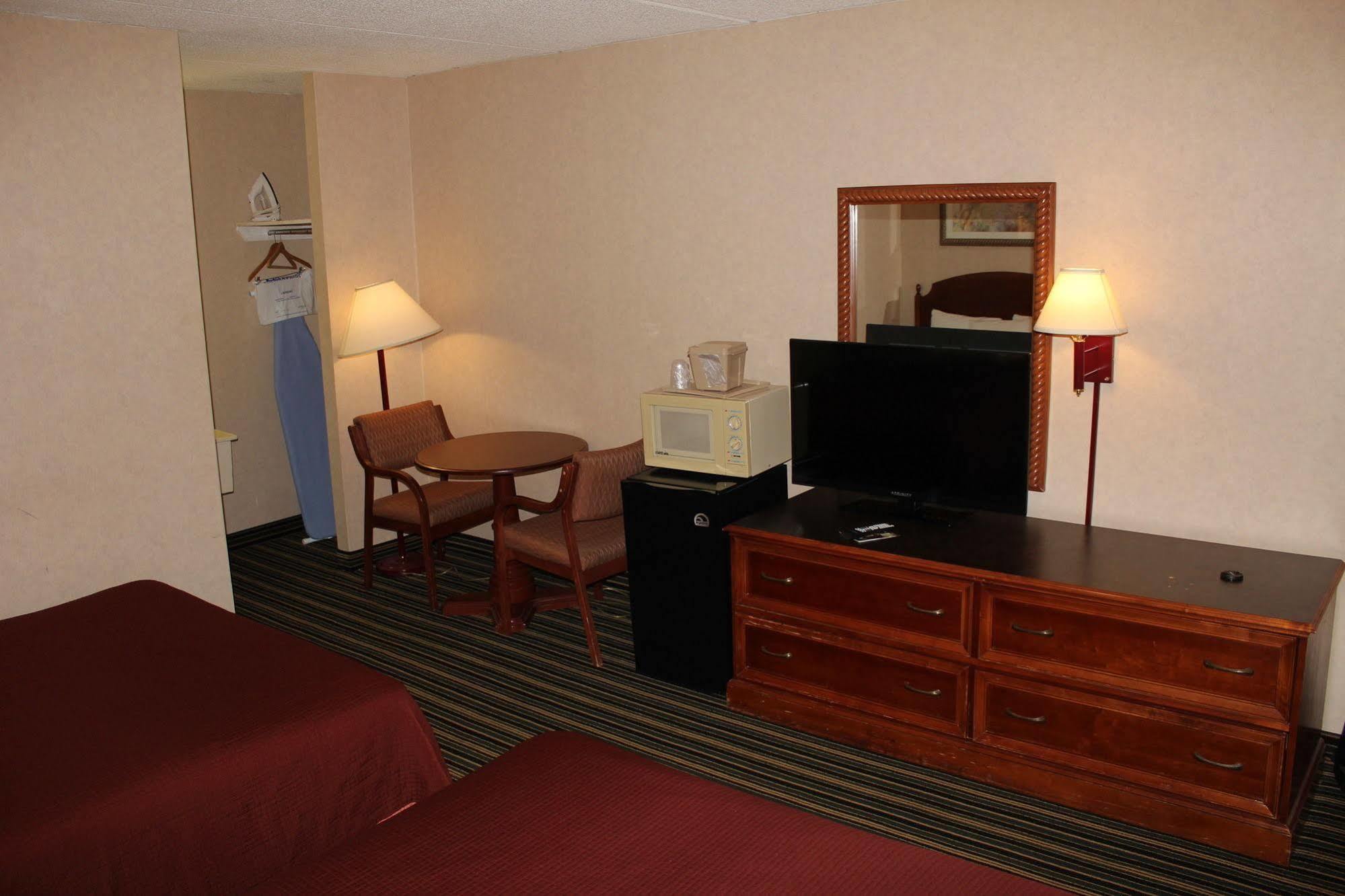 Days Inn By Wyndham Lenox Ma Εξωτερικό φωτογραφία